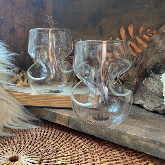 Final Touch Conundrum Hand Blown Red Wine Aeration Glasses - Picture 1 of 10